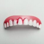 İstanbul Merter diş kliniğinde diş eti kanaması şikayetiyle muayene olan hasta ve periodontoloji uzmanı.